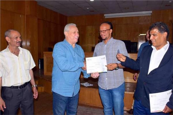 المستشار مصطفى ألهم محافظ الأقصر