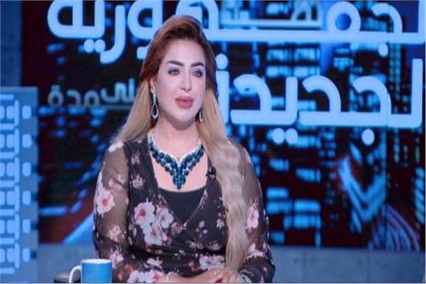  الإعلامية منى العمدة