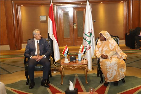 وزير القوى العاملة ووزيرة عمل السودان  