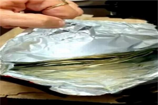 وجبة السعادة.. أمريكية تعثر على 500 دولار في شرائح دجاج
