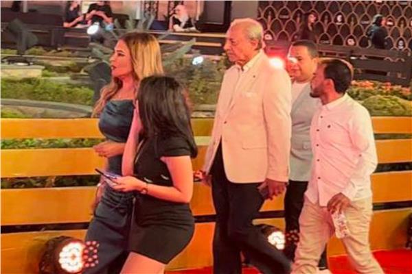 الفنان "عبد العزيز مخيون" يصل حفل افتتاح مهرجان القاهرة للدراما