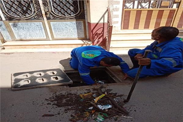 المتابعة المستمرة لتطهير غرف المطر.بالمنوفية