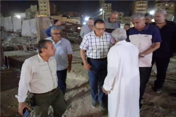 محافظ الشرقية خلال الجولة