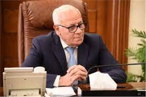 محافظ بورسعيد يناقش استعدادات المحافظة لانطلاق حملة "طرق الأبواب" للتطعيم ضد كورونا. 