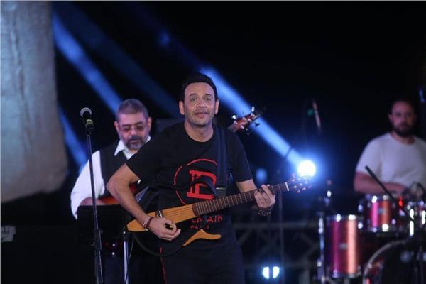 مصطفى قمر