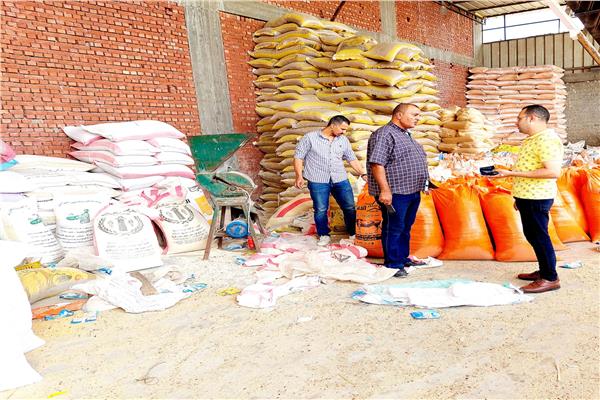 ضبط 5500 كجم أعلاف و1500 نخالة مجهولة المصدر بالبحيرة 