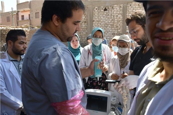 جامعة سوهاج تواصل تنفيذ قوافلها البيطرية المجانية وتعالج ٩٨٠ حالة مرضية