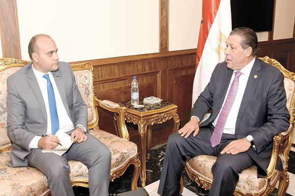 المهندس حازم عمر خلال حواره مع «الأخبار»