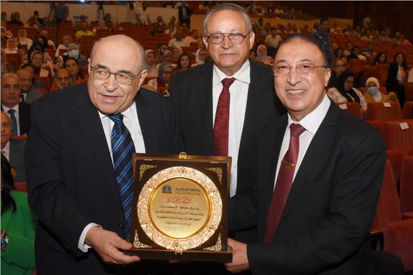 محافظ الإسكندرية يشارك في تكريم الدكتور مصطفى الفقي   