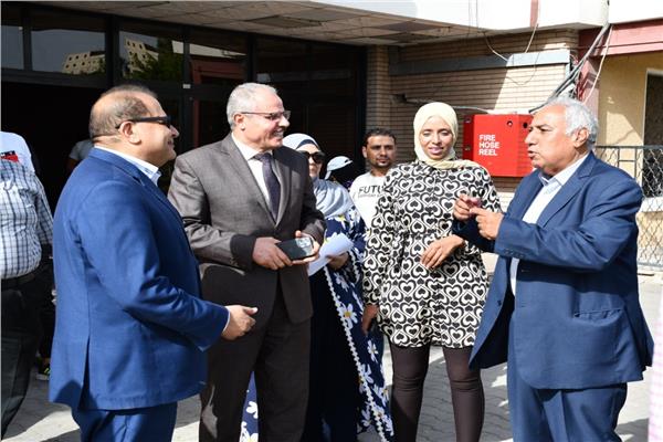 جولة رئيس جامعة القناة 