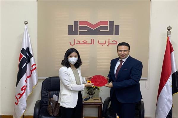 النائب عبدالمنعم إمام، رئيس حزب العدل خلال استقباله وانج تسيجوان الوزير المفوض للسفارة الصينية
