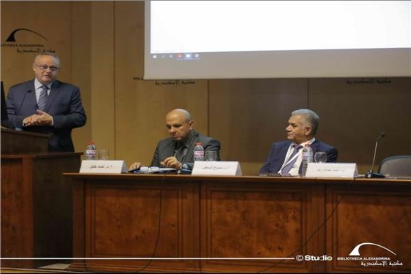 الدكتور أحمد زايد مدير مكتبة الإسكندرية