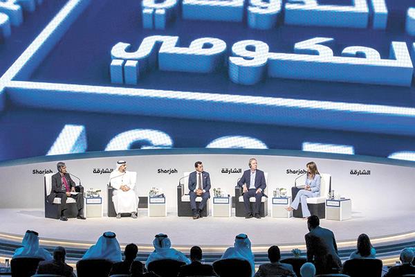 وزير الشباب والرياضة خلال مشاركته فى منتدى الشارقة الدولى للاتصال الحكومى