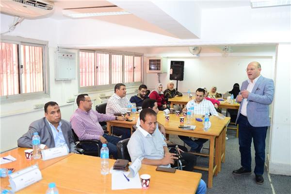 *رئيس جامعة سوهاج يشهد ختام البرنامج التدريبي عن النشر العلمي*