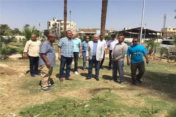 محافظ الأقصر يتفقد منطقة محيط معبد الكرنك