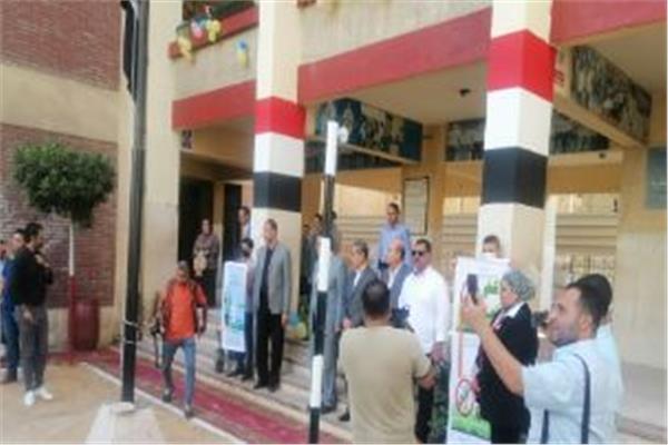 محافظ الغربية يشهد أول يوم دراسي 