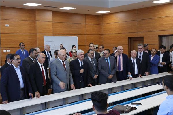 وزير التعليم العالي يتفقد جامعة بنها الأهلية 