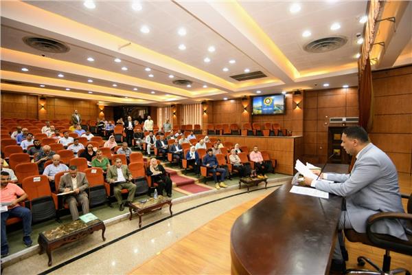 محافظ الدقهلية يعقد اجتماعا لمتابعة العمل في ملفات تقنين واضعي اليد علي أملاك الدولة 