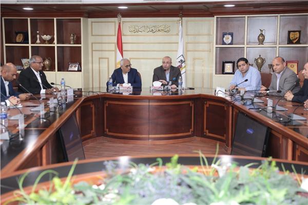 وزير التعليم يعقد اجتماعا موسعا بمديري الإدارات التعليمية في بني سويف