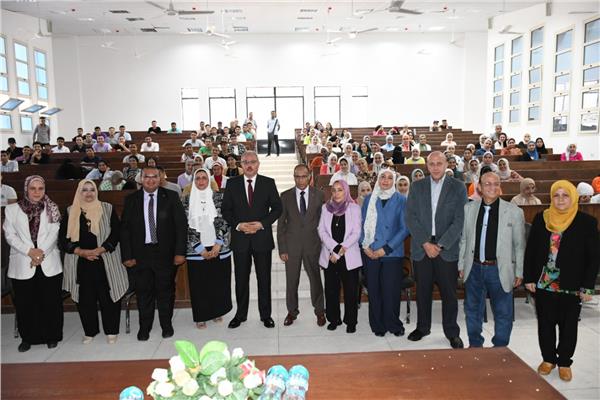 الدكتور ناصر مندور رئيس جامعة قناة السويس