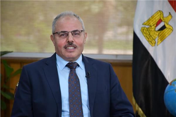 الدكتور ناصر مندور رئيس الجامعة