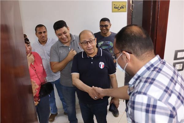 رئيس شركة مياه الشرب خلال الجولة