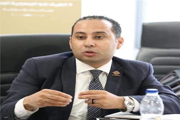 محمود فوزي وجميع أعضاء