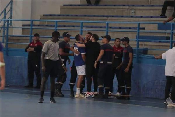 «لاعب يد الأهلي» يخضع لأشعة عاجلة بعد إصابته في مباراة الترجي