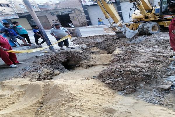 إصلاح كسر ماسورة مياه غرب الإسكندرية
