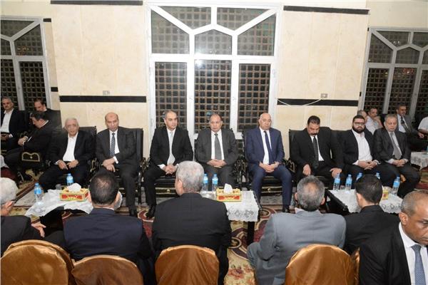 محافظ أسيوط يتلفى العزاء