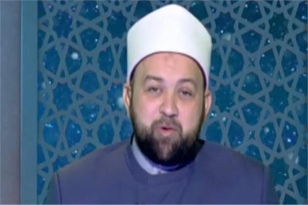 يسرى عزام الإمام والخطيب بوزارة الأوقاف