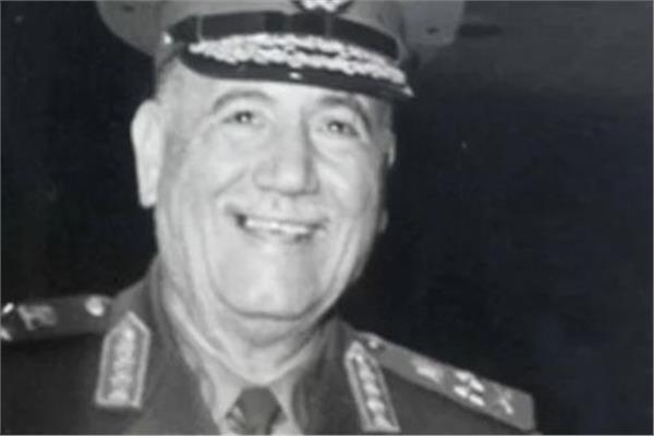 المشير أحمد إسماعيل وزير الدفاع الأسبق