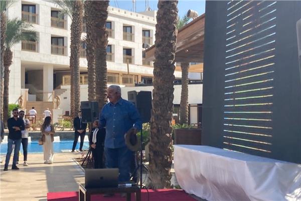 عالم الآثار المصرية الدكتور «زاهي حواس» 