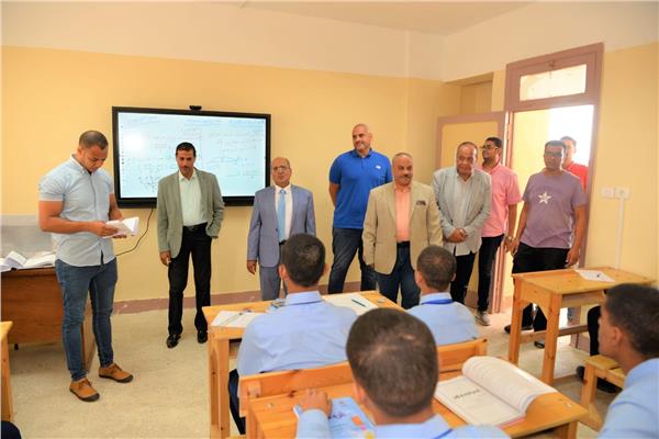 رئيس شركة مياه بالإسكندرية خلال الجولة