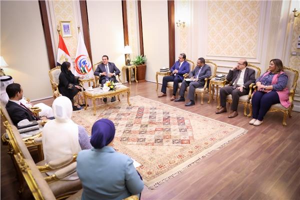 وزير الصحة خلال لقائه بسفيرة دولة الإمارات