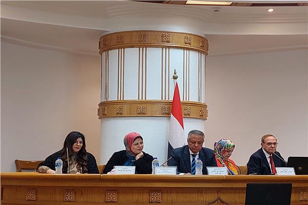 جانب من الندوة