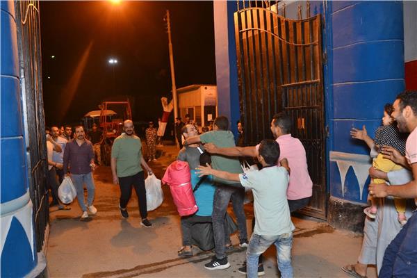لحظة الإفراج عن المحبوسين احتياطيًا 