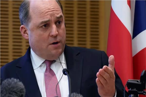  وزير الدفاع البريطاني بن والاس