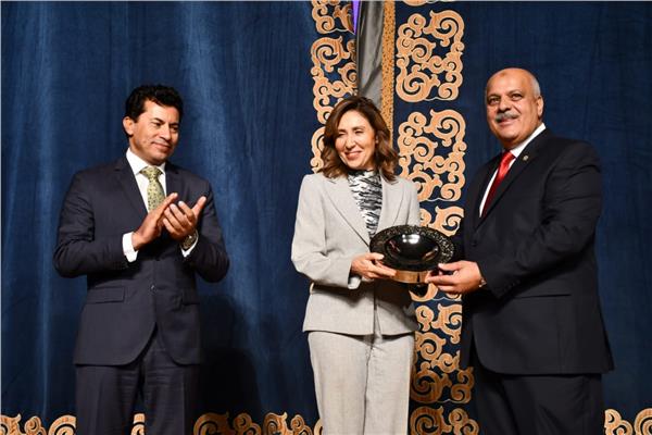 تكريم وزيرة الثقافة 
