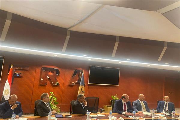 رئيس مجلس إدارة الرقابة المالية خلال اللقاء