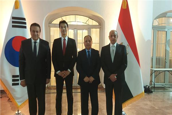 وزراء المالية والصحة والطيران وسفير كوريا الجنوبية
