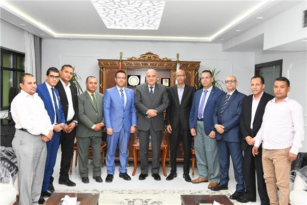 اللواء اشرف الداودي محافظ قنا يستقبل وفد وزارة المالية