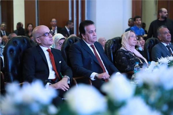 وزير الصحة والسكان