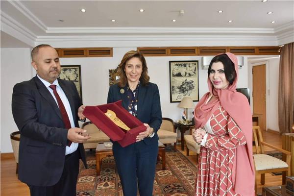 وزيرة الثقافة