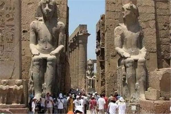 معابد الكرنك بالأقصر تشهد حالة كبيرة من الإقبال السياحى 