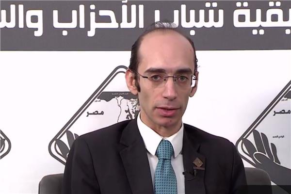 النائب محمد عبد العزيز