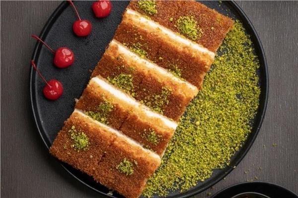 البسبوسة بالقشطة والفستق الحلبي