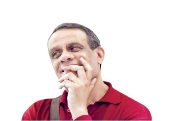 الشاعر علاء خالد