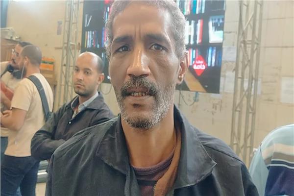 عامل بمصنع نسيج بكفر الدوار