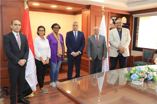 محافظ سوهاج يستقبل وفد الوكالة الأمريكية للتنمية الدولية 